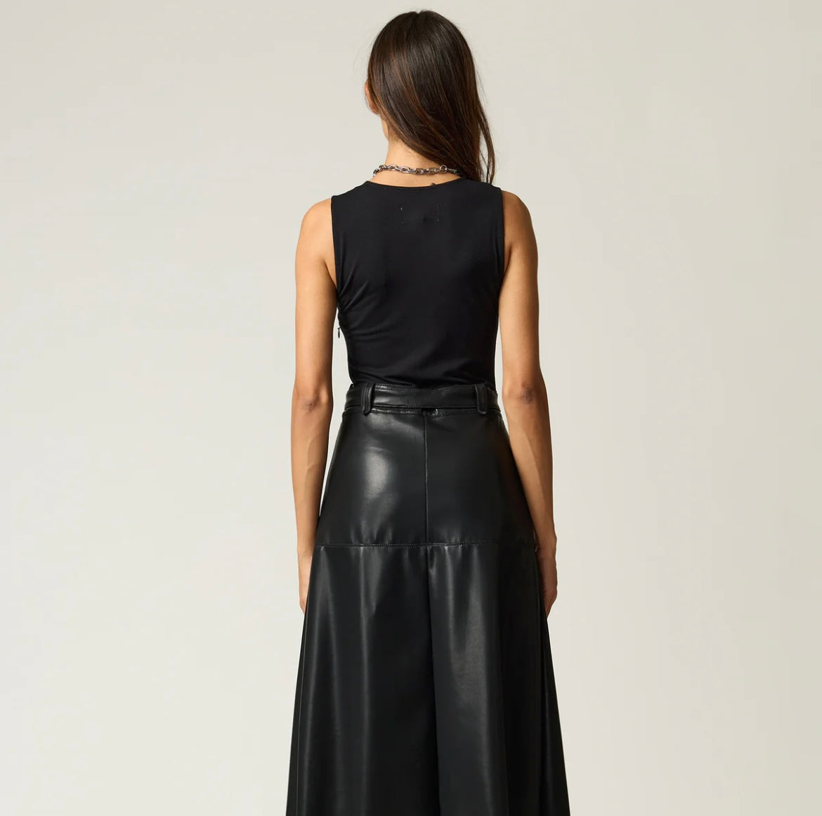 VESTIDO NERO PIEL CON CINTURÓN