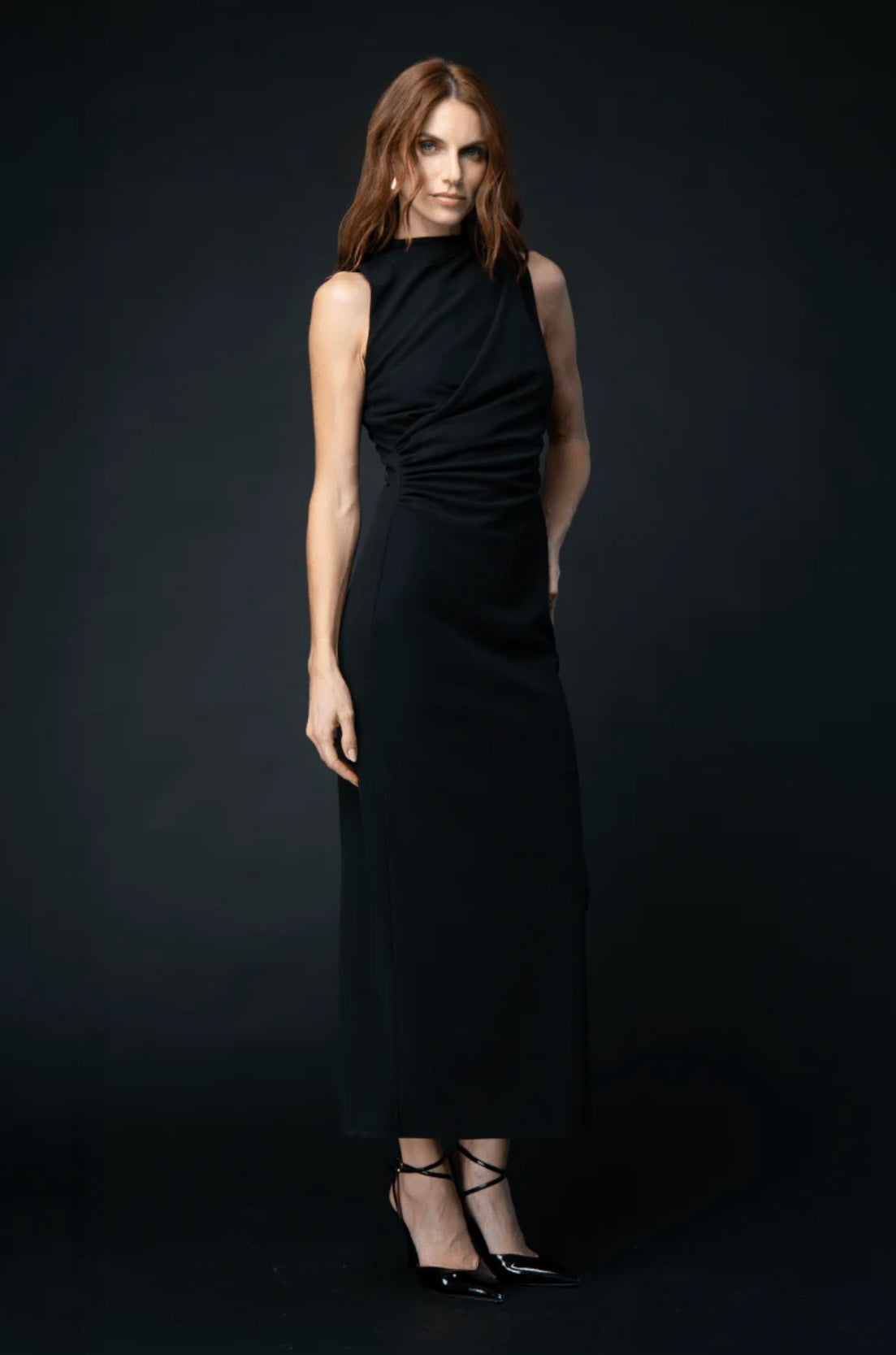 VESTIDO NEGRO CON CUELLO