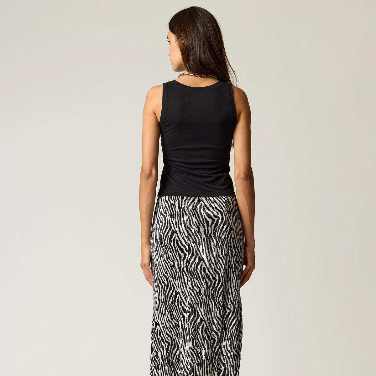 TOP NEGRO REMACHES PLATA