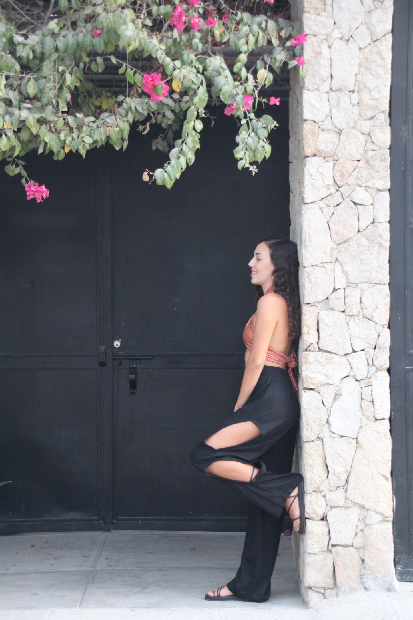 PANTALON NEGRO ABERTURAS